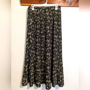 Green floral pleated midi skirt size large